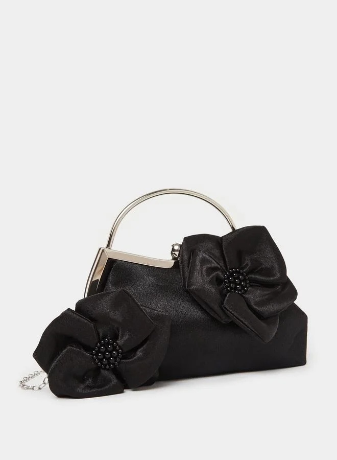 ستايلي حقيبة كلتش بتفاصيل زهور